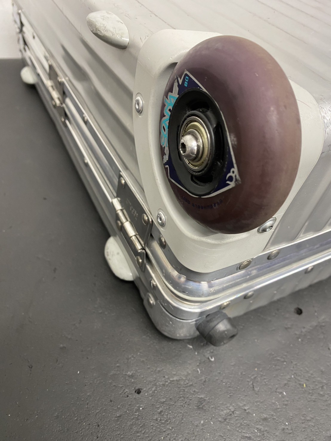 リモワ（RIMOWA）旧型クラシックフライト ハウジング交換修理事例（純正品交換） 修理後