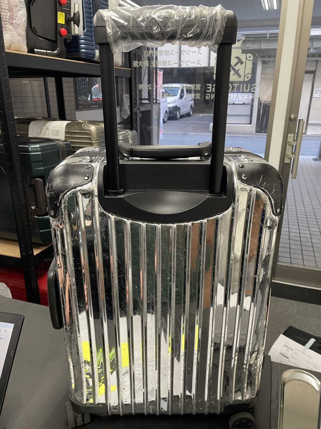 リモワ×モンクレール 伸縮ハンドル交換の修理事例（代用品交換） 修理後