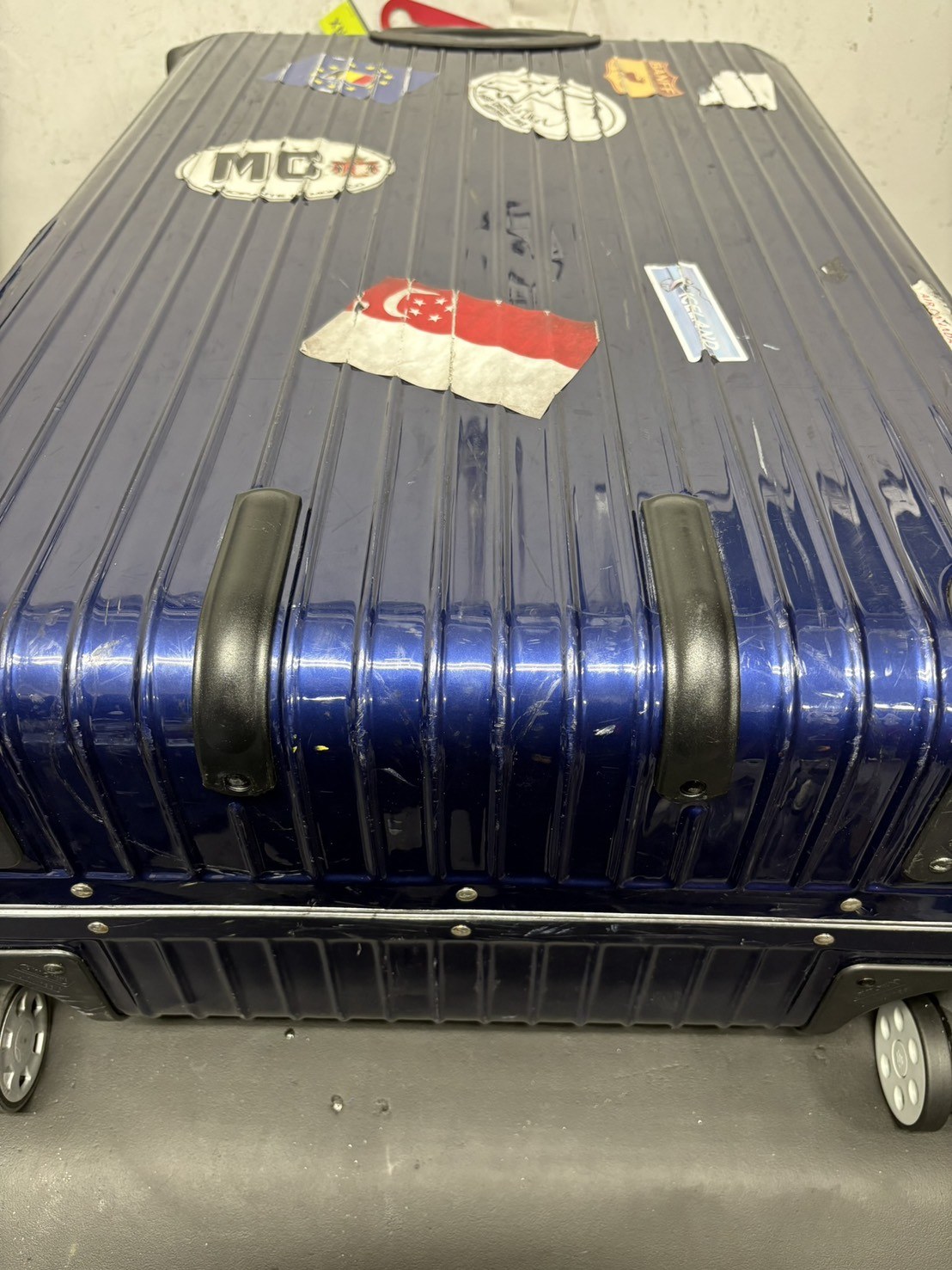 リモワ（RIMOWA）バンパー交換の修理事例 底部プロテクター破損を純正品で交換 修理後