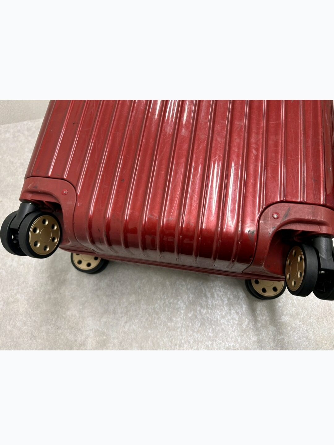 リモワ（RIMOWA）キャスター4輪交換の修理事例（代用品交換） 修理後
