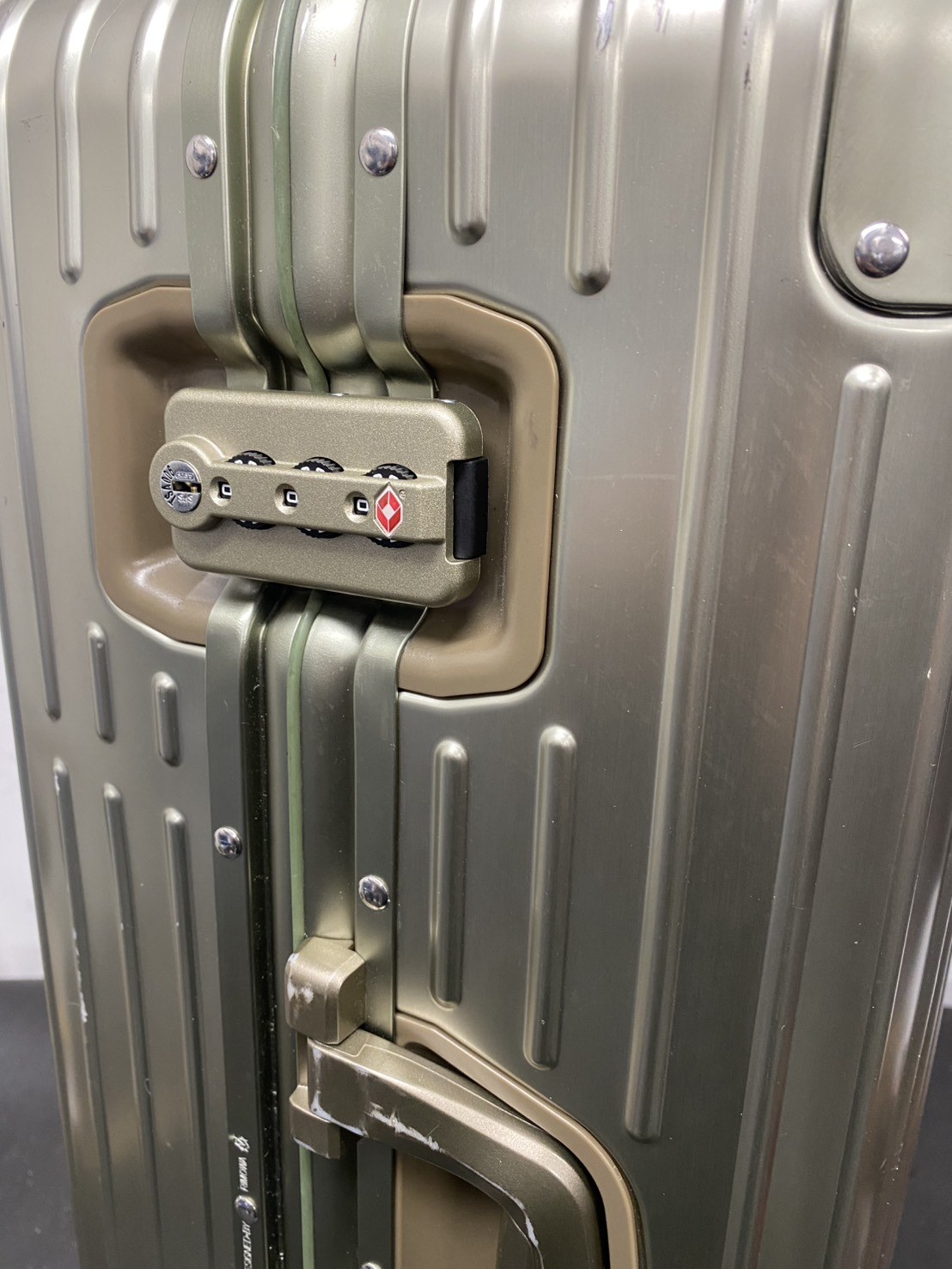 リモワ（RIMOWA）ロック交換修理の事例｜純正ロック使用・即日対応 修理後