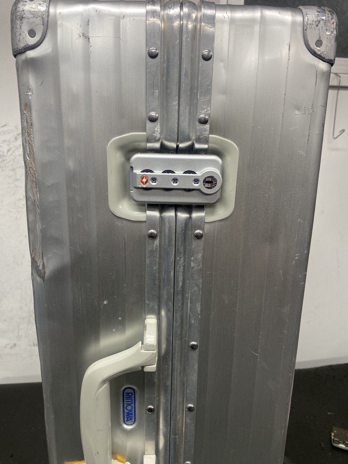 リモワ（RIMOWA）旧型ロックをTSAロックへアップデート 修理後