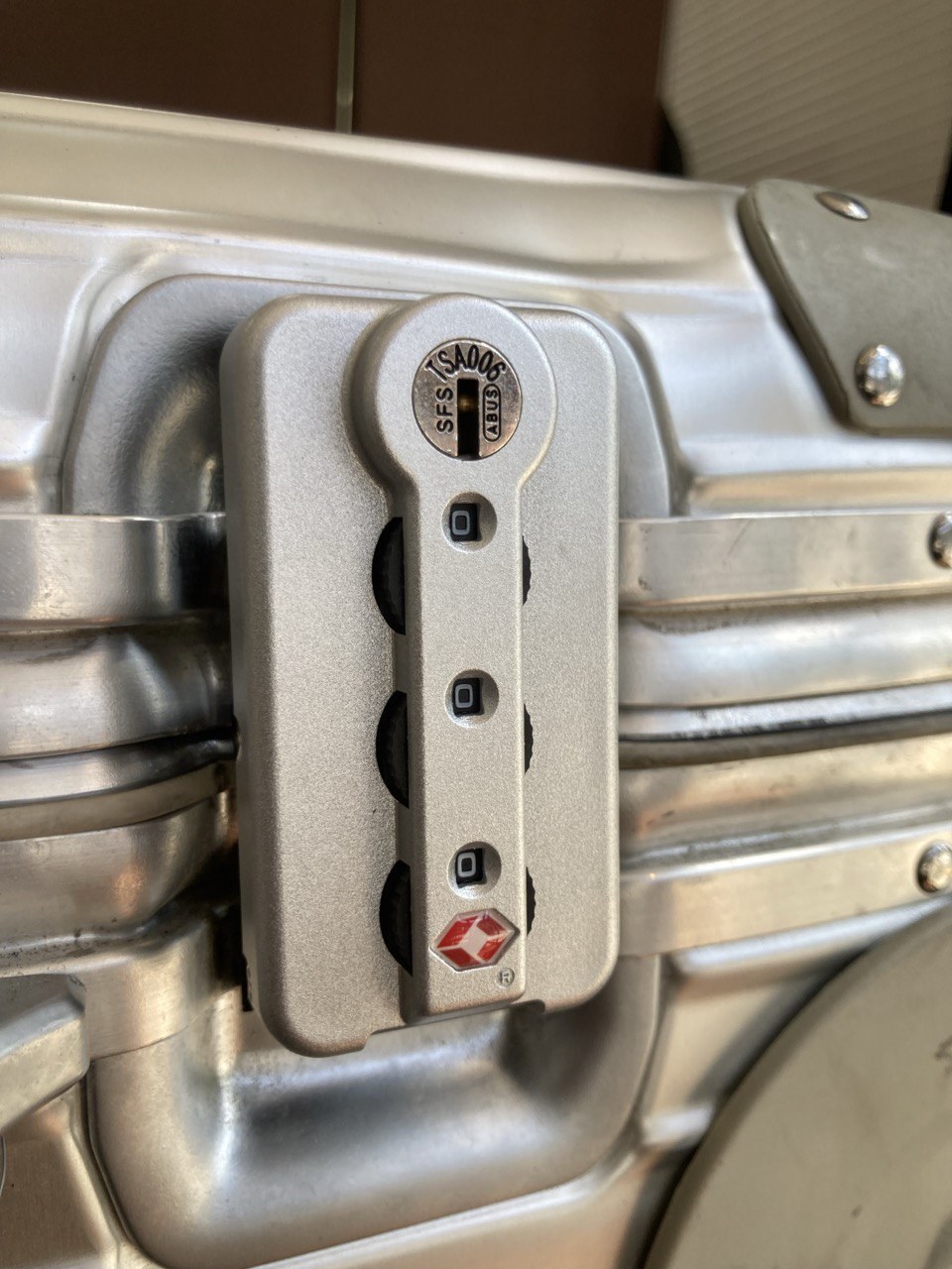 RIMOWA（リモワ）のロック交換修理 修理後