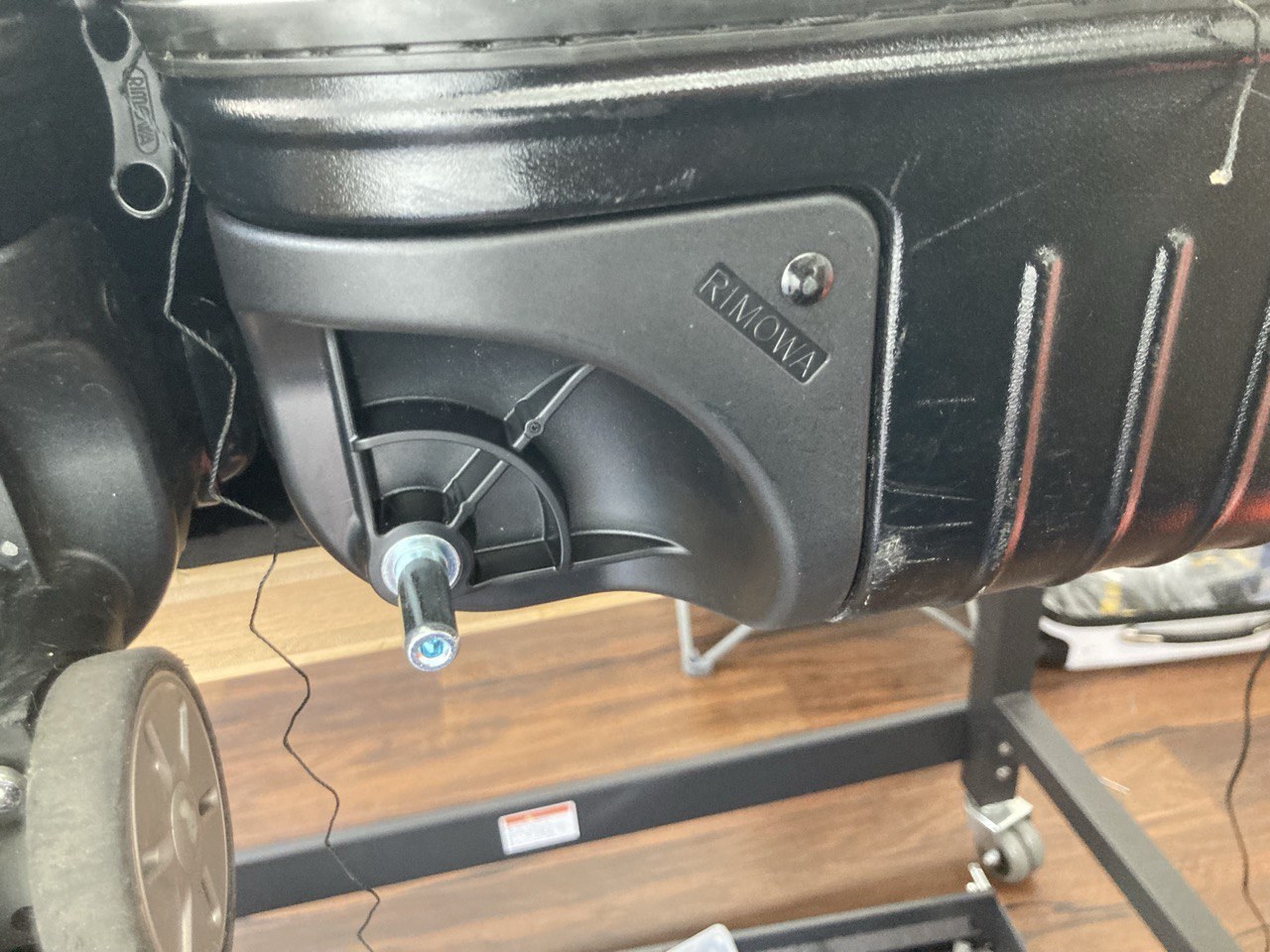 【RIMOWA 65mmキャスター［SALSA］修理事例】純正ハウジング交換で完全復活！ 修理後