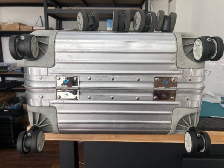 リモワのキャスター修理を即日で！4か所交換の事例と料金を解説（RIMOWA代用品対応） 修理後