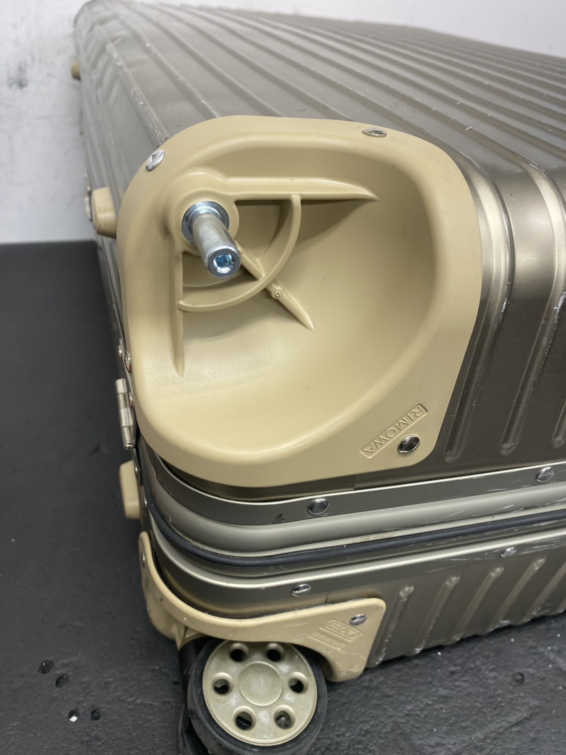 ハウジングの修理写真